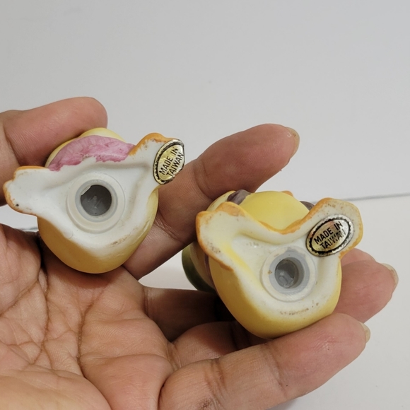 Vintage Ceramic Yellow Anthropomorphic Ducklings Salt and Pepper Shakers - Picture 3 of 5